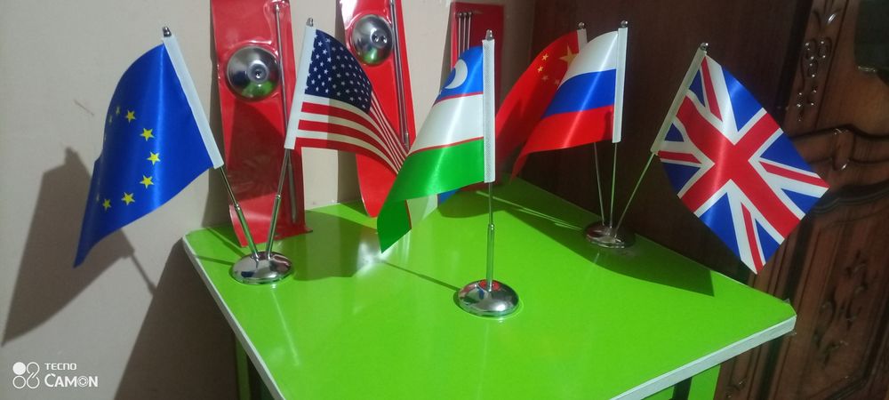 Настольные флаги тройной стройкой из металла Stol bayroqlari stoykali