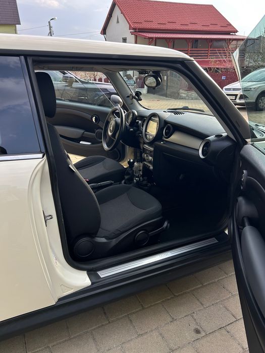 Mașină-Mini cooper