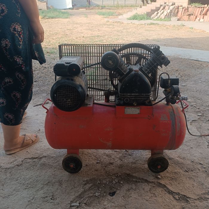 Компрессор сотилади