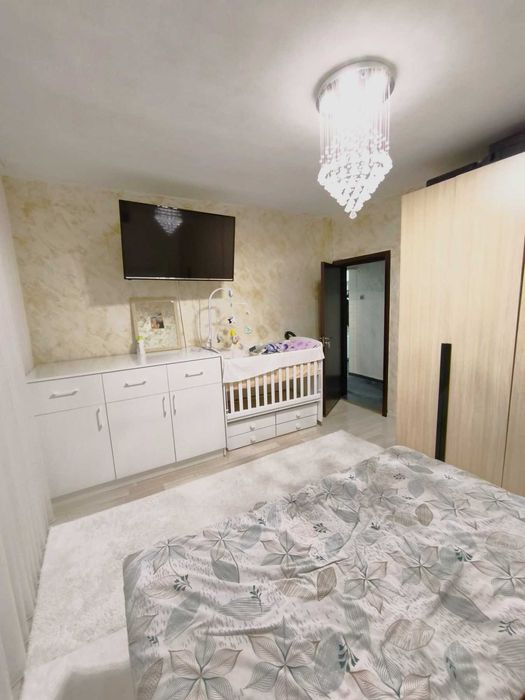 Продавам тристаен апартамент в центъра на гр. Перник