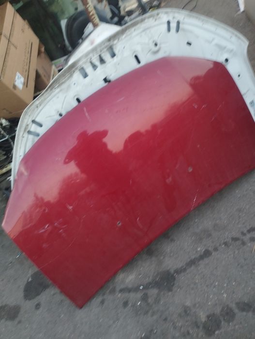 Capota Dacia Logan Sandero 2 lovită