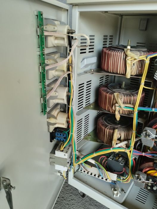 Стабилизатор напряжения