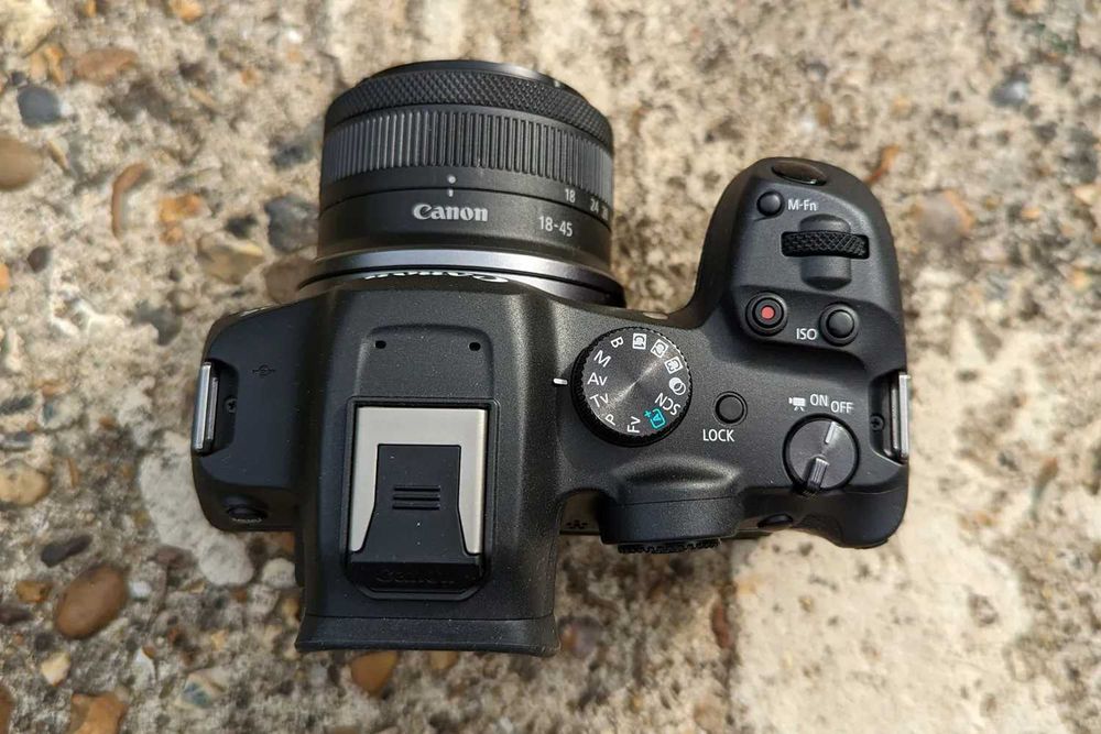 Canon EOS R7 complet,model mai vechi