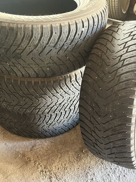Продам шины шипы r18 285/60