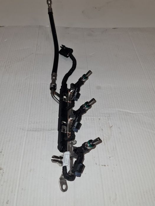Rampa+3 Injectoare joasa  presiune BMW 1.5 benzina/ cod-8483304 OEM