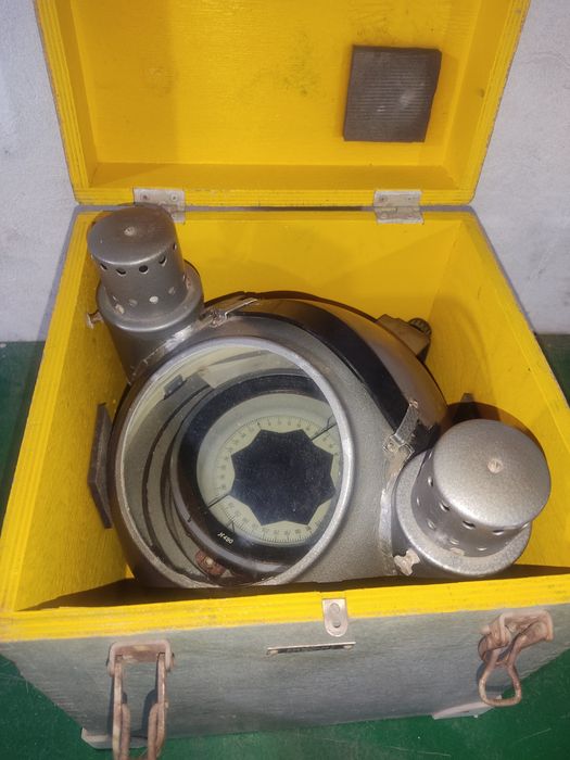 Компас корабельный