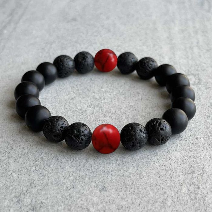 Подарочный мужской браслет из натурального камня в крафтовой упаковке.