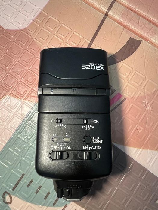 Вспышка Canon Speedlite 320EX