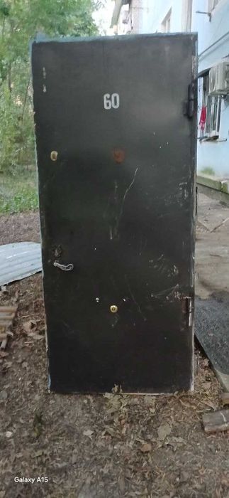 Дверь металический  б/у