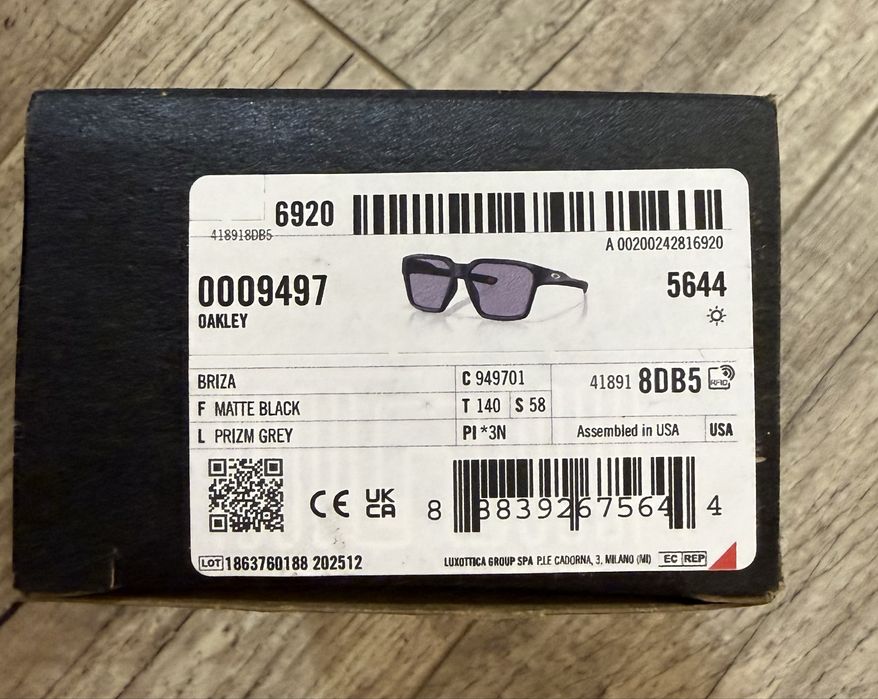Солнцезащитные очки Oakley Briza