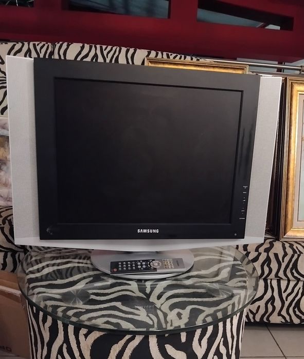 Телевизор Samsung 20-инчов LCD