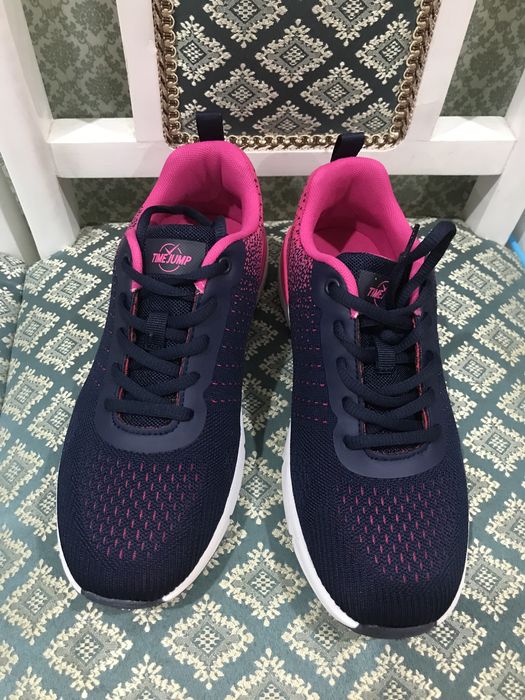 Кроссовки новые белые синие