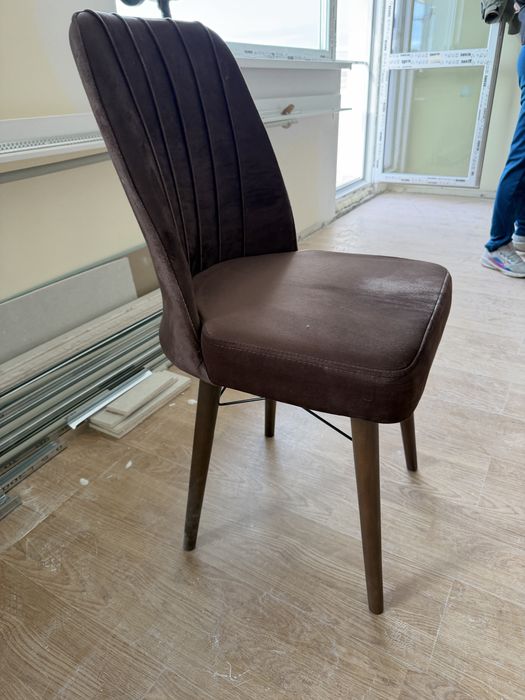 Комплект трапезарна маса със столове