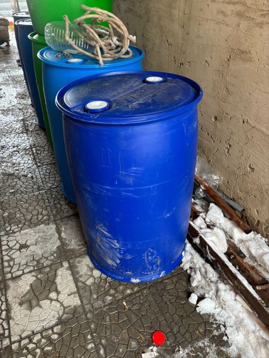 Бочки пластиковие