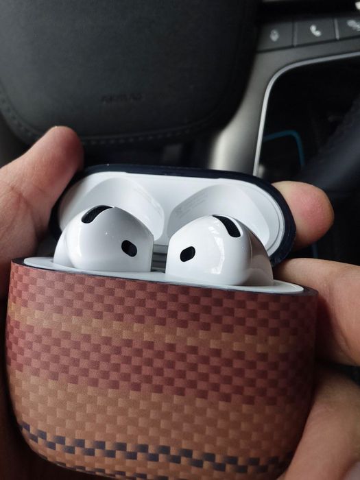 Продам Apple Airpods 4 в новом состоянии, мало использованный фулл ком