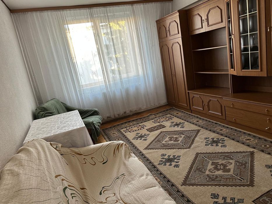Inchiriez apartament zona policlinica