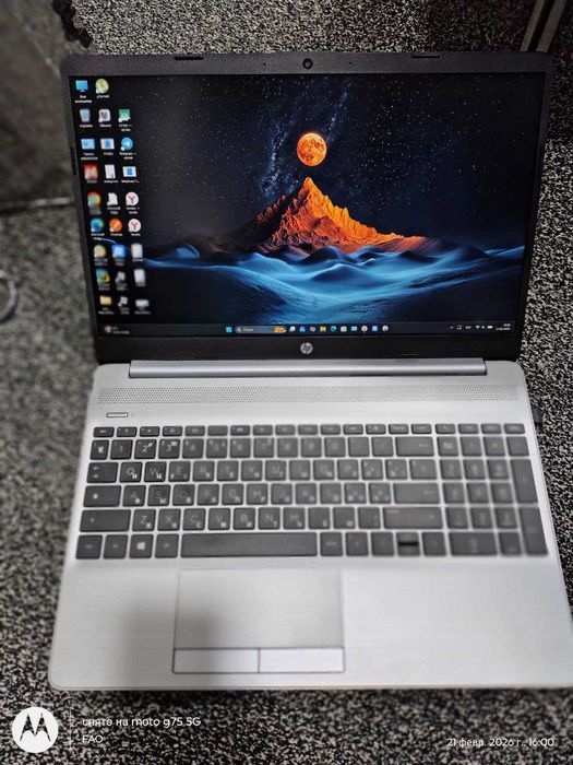 HP 255 G8 AMD RYZEN R5 5500U 16GB 512GB AMD RADEON 15,6 FHD