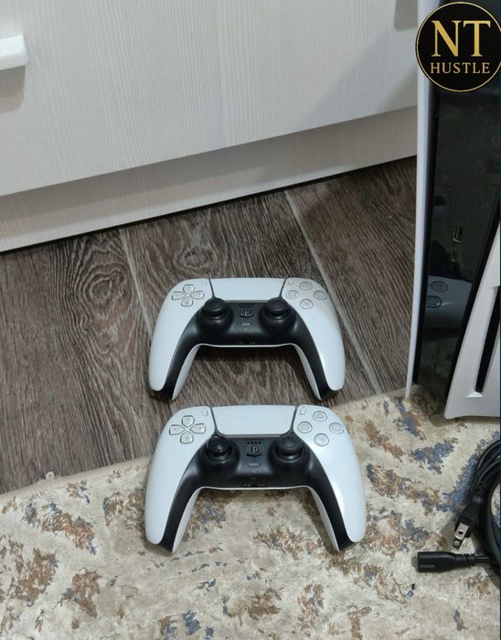 Продам sony Playstation 5 1tb 2 геймпада