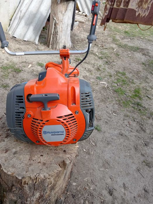 Vând motocosa Husqvarna 545 aproape  noua preț 3000 lei, Negociabil