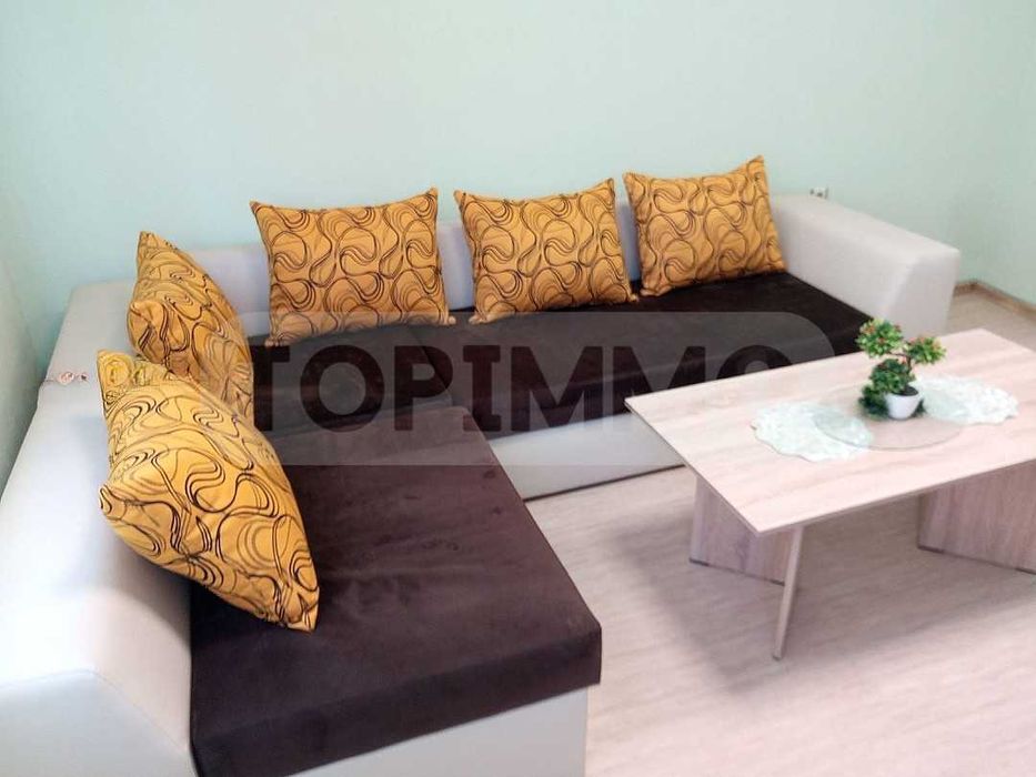 Дава се под наем Тристаен апартамент в Варна, Център - 94 кв.м за 977.16 € - Снимка #1