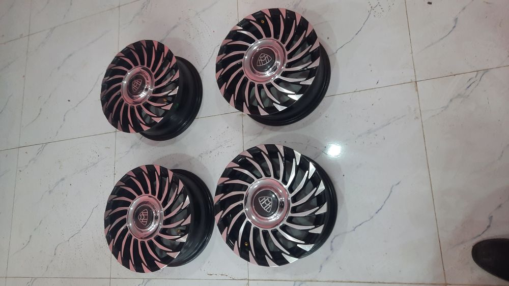 13 Maybax saka diska sotiladi