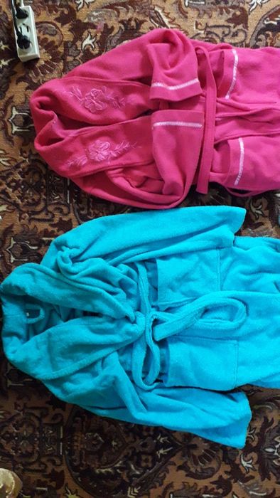 Продам два махровый халат.