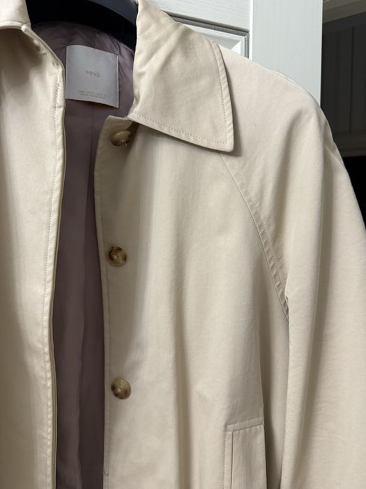 Продам бомбер mango