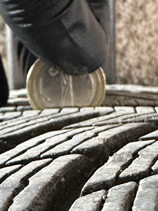 225/45R18  зимни /летни