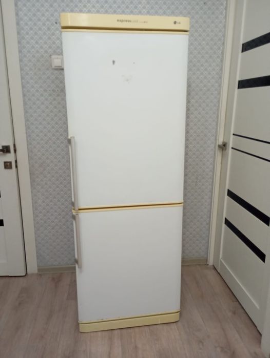 Продам холодильник