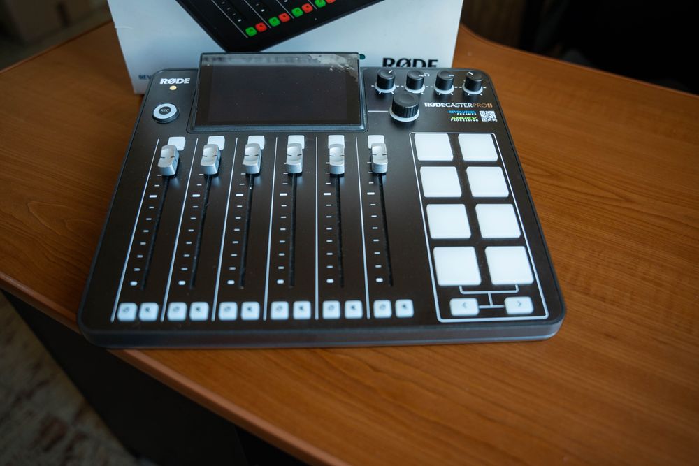 Consolă Audio / Mixer Studio RodeCaster Pro II - Impecabil