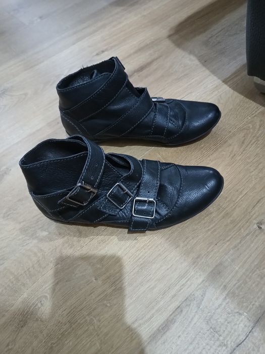 Черни боти с ниска подметка