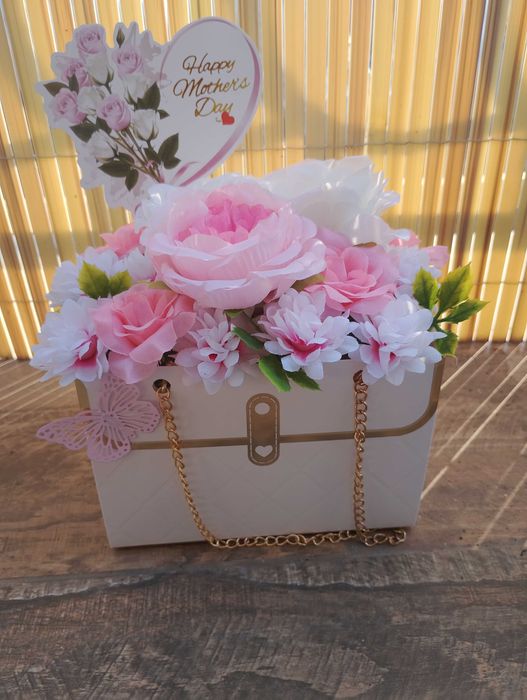 !!!ПРОМОЦИЯ!!!при покупка на чанта с цветя подарък букет!! Вечни цветя