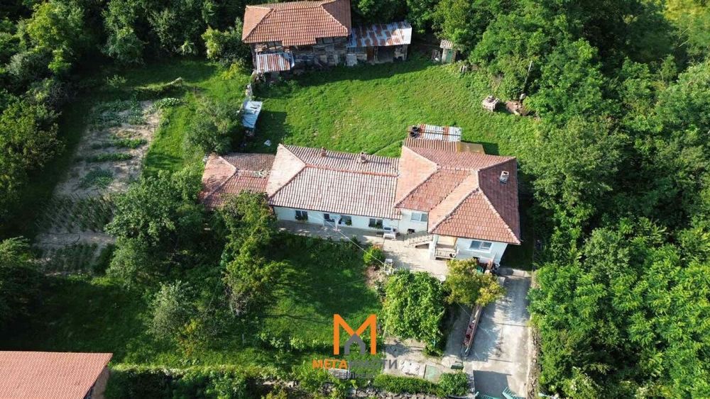 Продажба Къща гр. Севлиево - с. Бериево 280m² и двор 1800m²