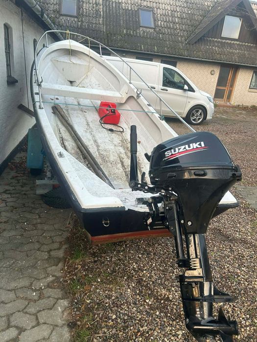 Vând barcă +motor+peridoc