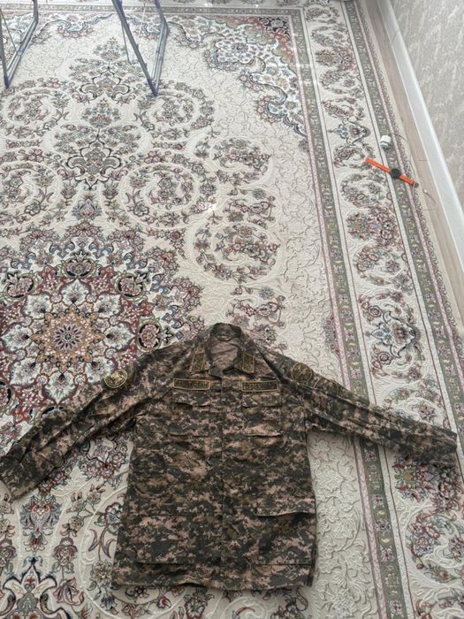 Военный форма и парадный форма с ботинками