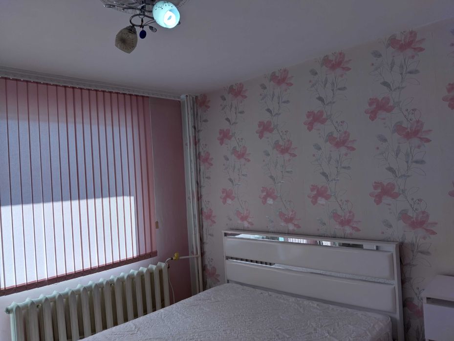 Дава под наем делгосрочно тристаен разширен апаратамент