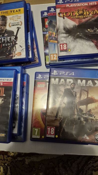 Vând PS 4 cu 1 tb memorie.