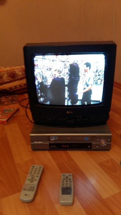 Телевизор 82см серебристый