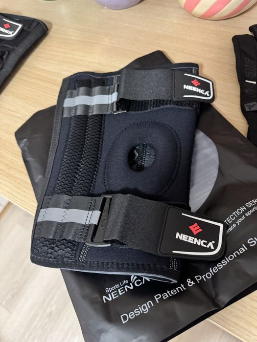 Neenka наколенки с пружина и шарнир L/XL