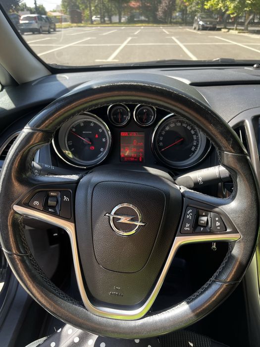 Opel astra J 2012
