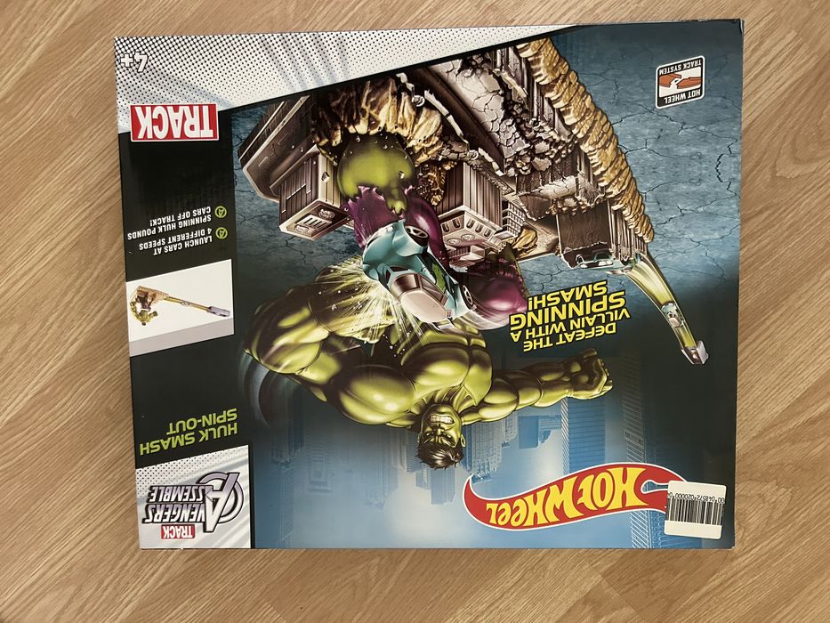 Hot Wheels Track Avengers Hulk Smash – комплект + 2 колички Hot Wheels подарък