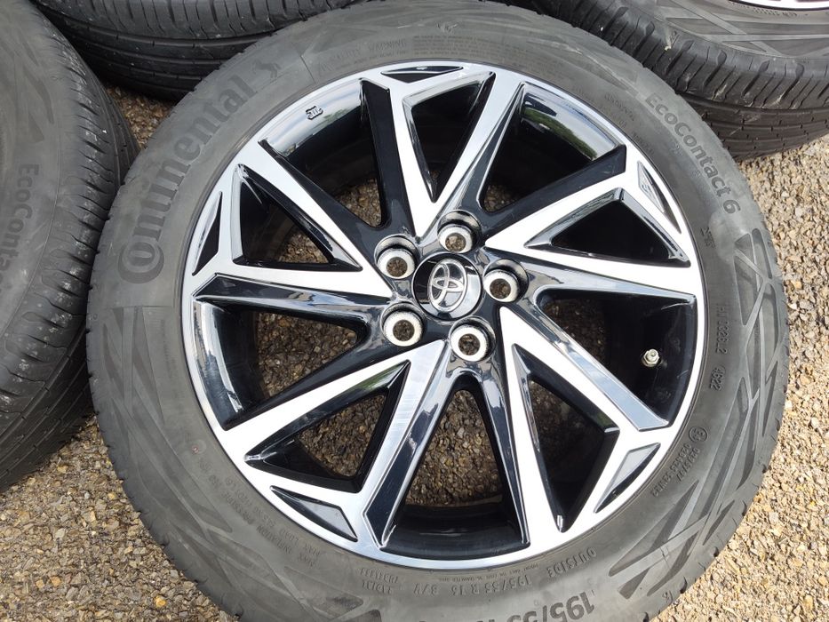 16" оригинални алуминиеви джанти за Toyota Yaris hybrid.
