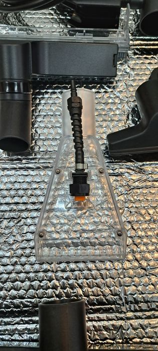 Aspirator profesional pentru tapiterii