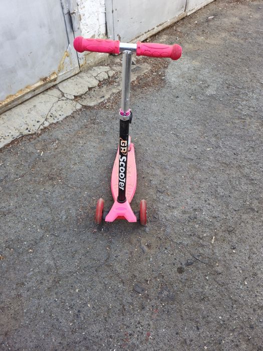 Продам детский самокат (девочка)