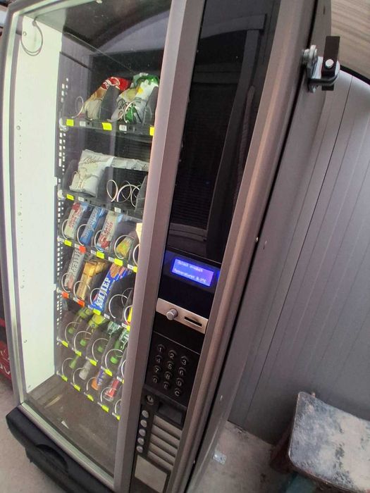 Продавам Вендинг автомат