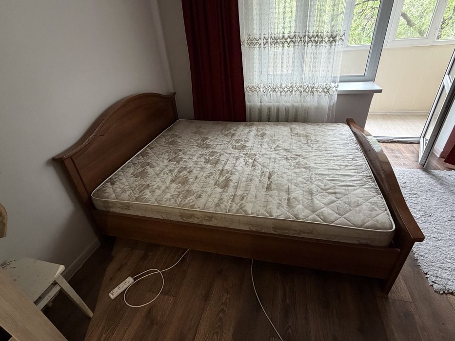 Продается спальный гарнитур
