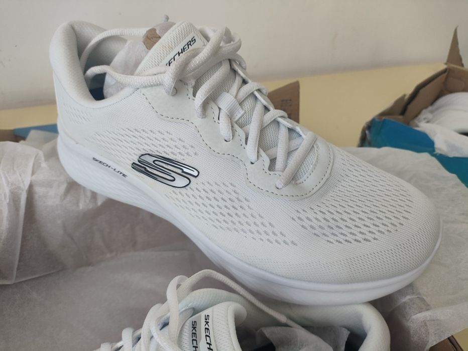 НОВЫЕ Skechers белые