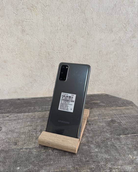 Продам samsung galaxy s20