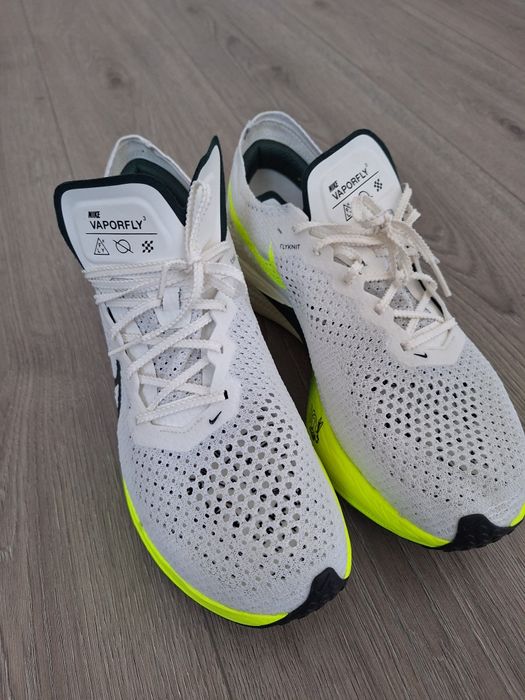 Adidași noi cu eticheta