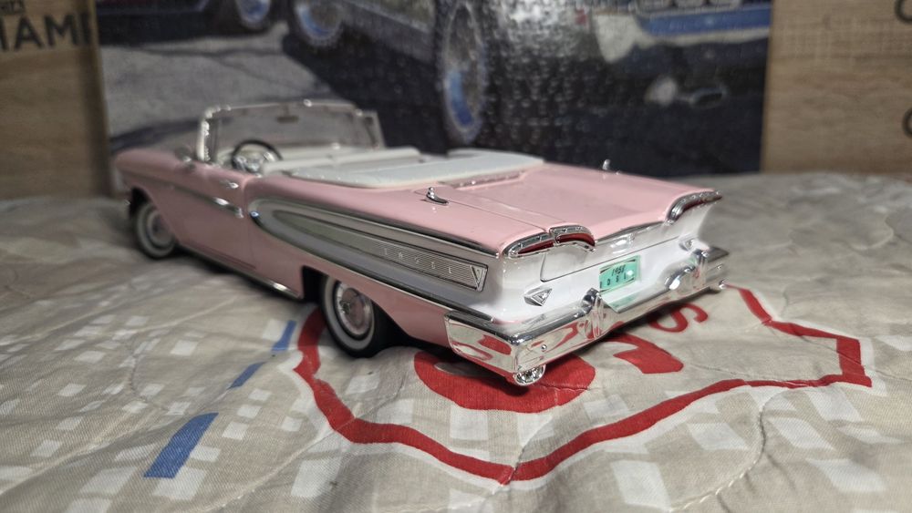 Колекционерски модел Edsel кабриолет в мащаб 1:18